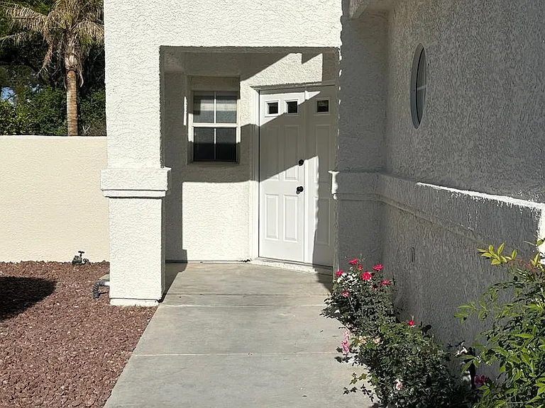 2536 Golden Sands Dr — Photo 3