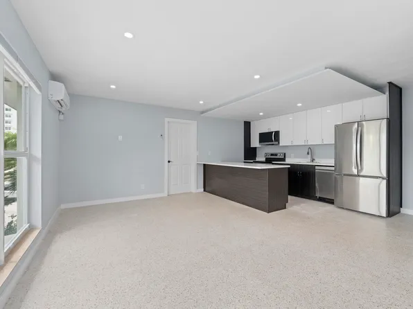 3220 NE 7th Pl, Pompano Beach, FL