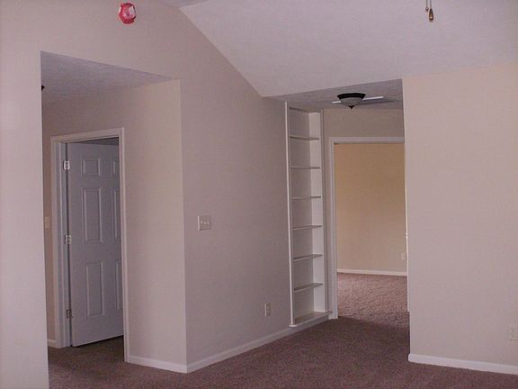 4th image of 324 Rose Hill Ln