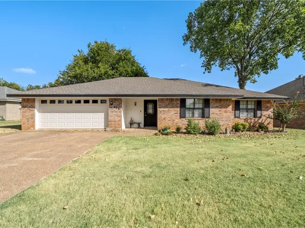 808 Pawnee Trl, Hewitt, TX 76643