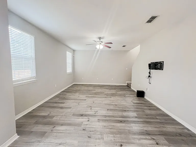 122 Peoria Blvd — Photo 6
