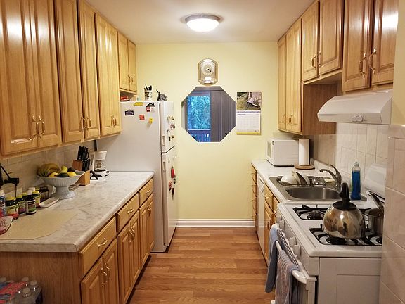 4th image of 750 W Dempster St #105
