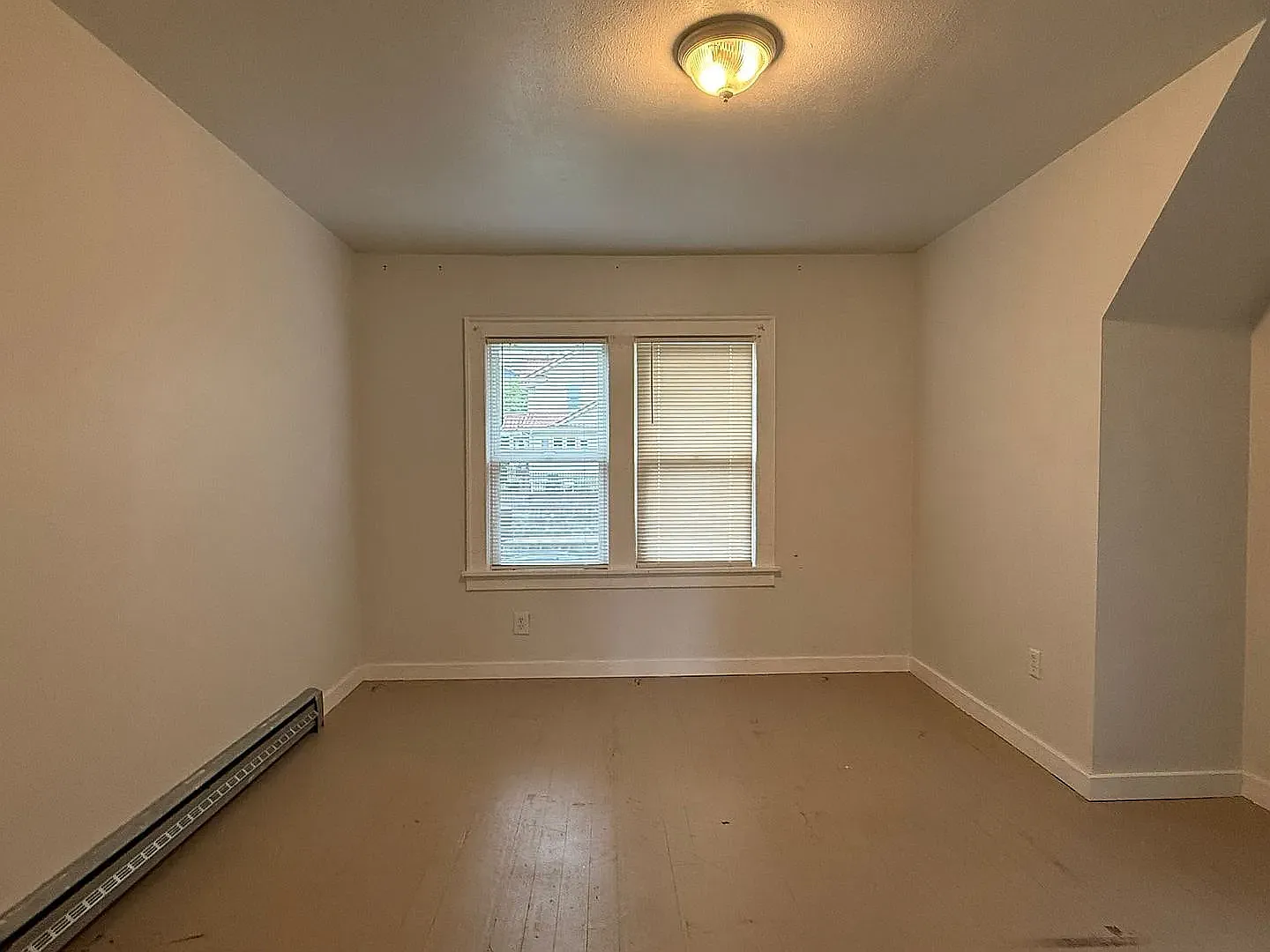 9 bed, 2820 sqft, $7,350 — Photo 3