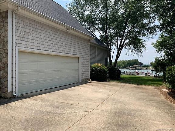 4th image of 151 Bridgeport Dr