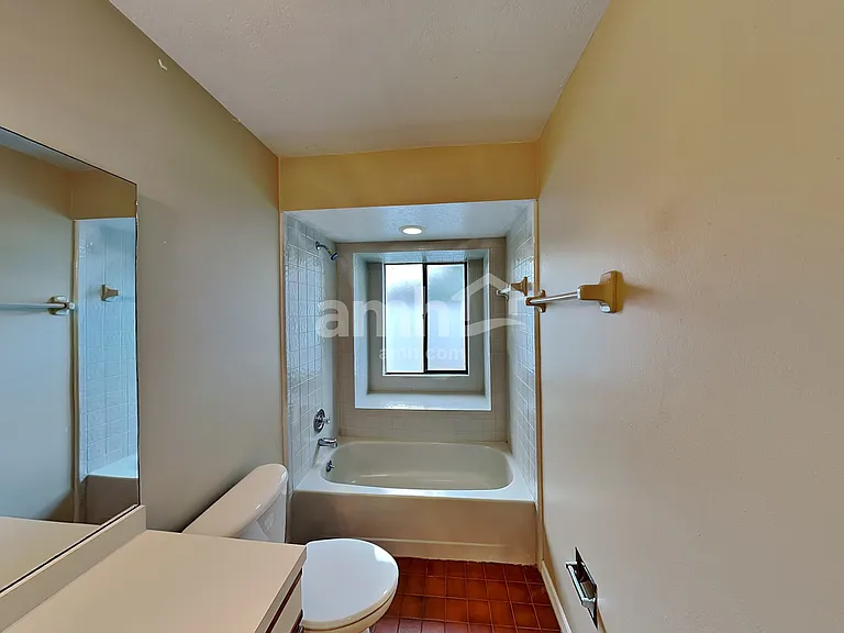 4615 Tiffany Woods Cir — Photo 18