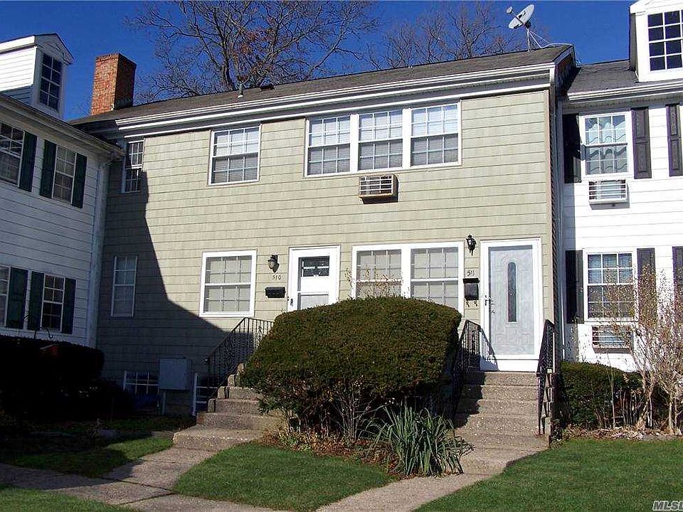 1st image of 511 Towne House Vlg
