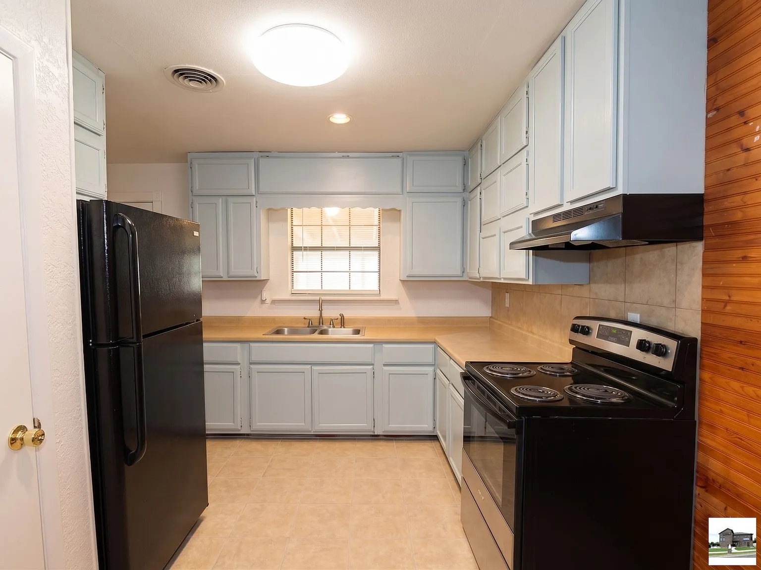 4 bed, 1.0 bath, 1433 sqft, $1,250 — Photo 4