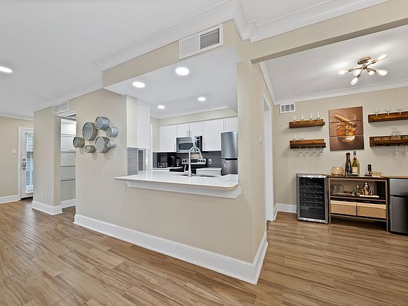 2nd image of 5904 Sandhurst Ln APT 145