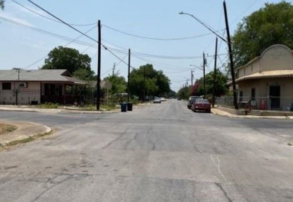 Exterior Neighborhood (street photo)