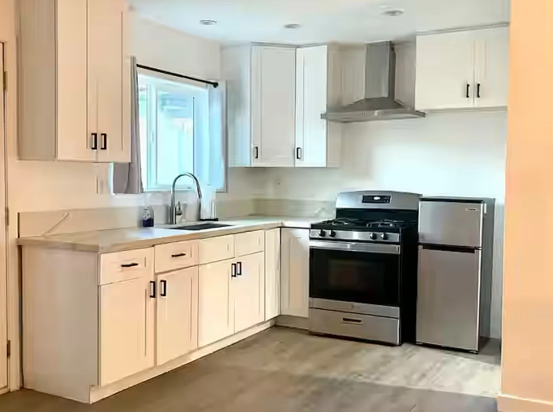 Studio, 350 sqft, $1,900 — Photo 4