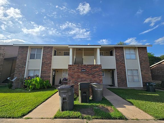 3rd image of 2615 Pecan Knoll St #B