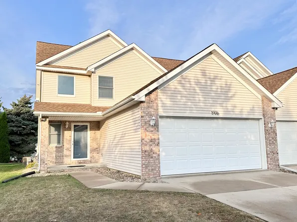 1906 Vladimir Dr, Bloomington, IL 61704