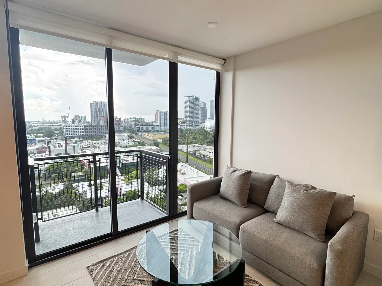 Studio, 570 sqft, $2,100 — Photo 1