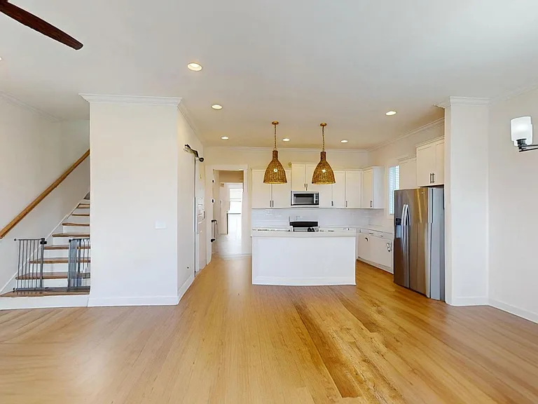 202 Northlake St — Photo 5