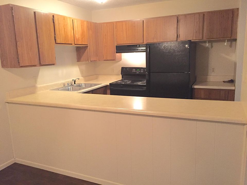 Kitchen with bar
