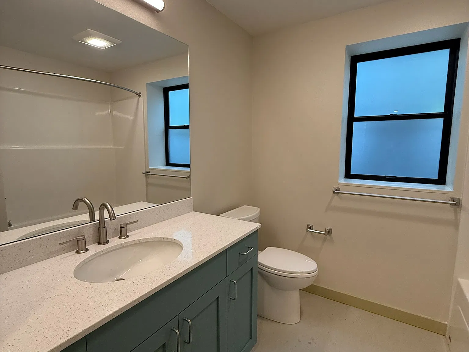 2 bed, 883 sqft, $2,011 — Photo 4