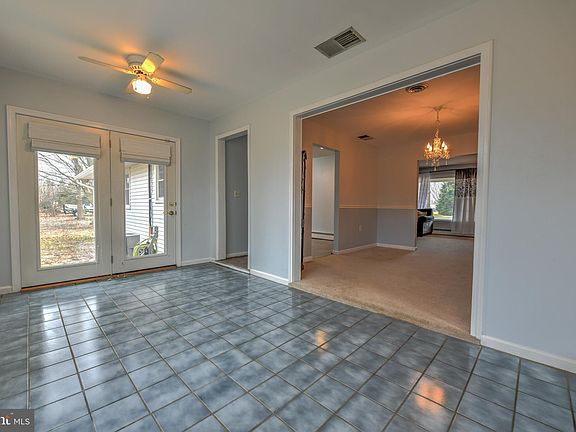 4th image of 301 Tower Dr