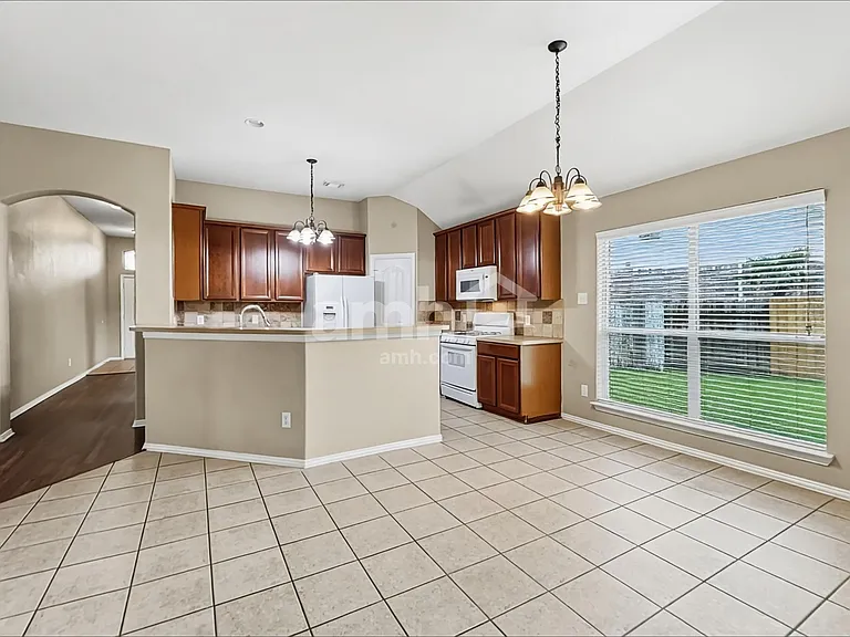 2918 Meridian Bay Ln — Photo 5