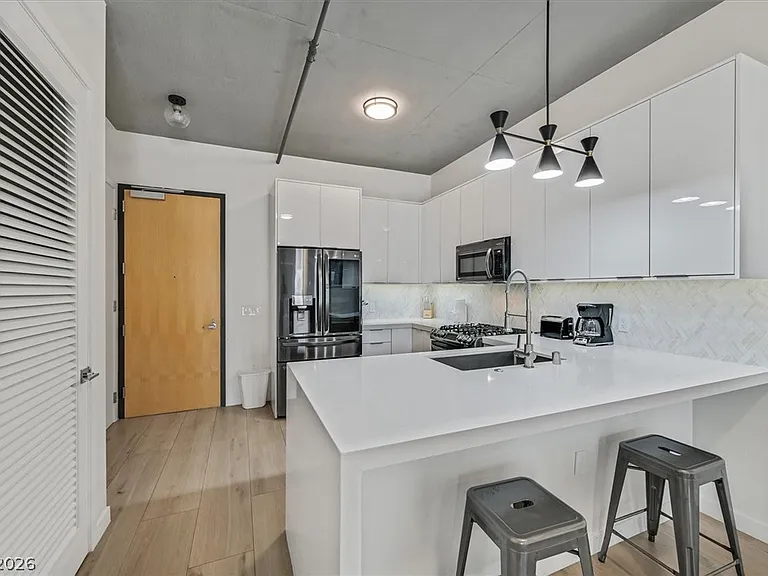353 E Bonneville Ave #433 — Photo 12
