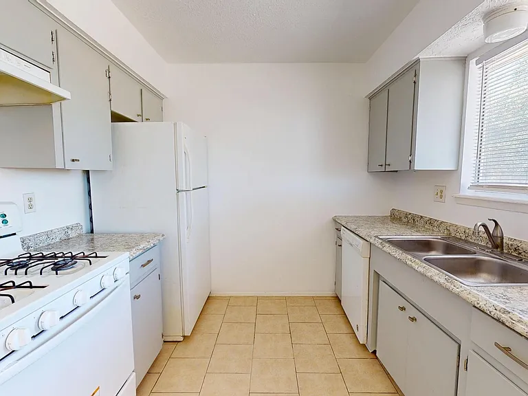 6925 Escondido Dr #B — Photo 11