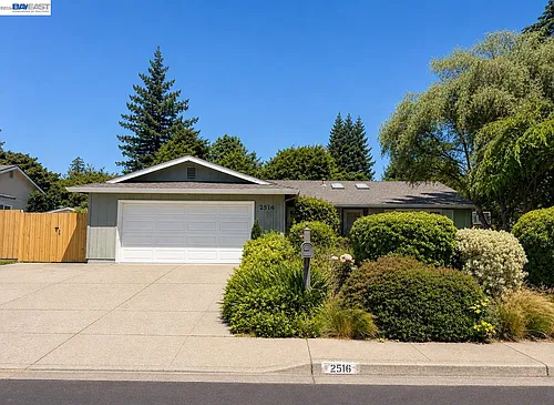 2516 Dos Rios Dr Photo 1