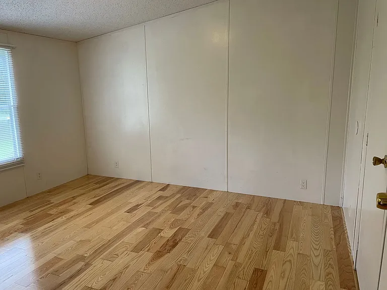 102 Shelby St — Photo 12