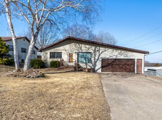 691 Maryville Heights Dr, Hazel Green, WI 53811