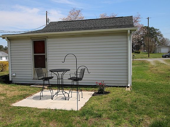 3rd image of 105 Green Dr