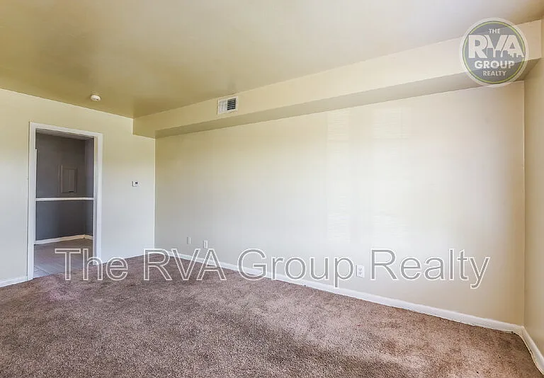 4111 Kinsley Ave — Photo 3
