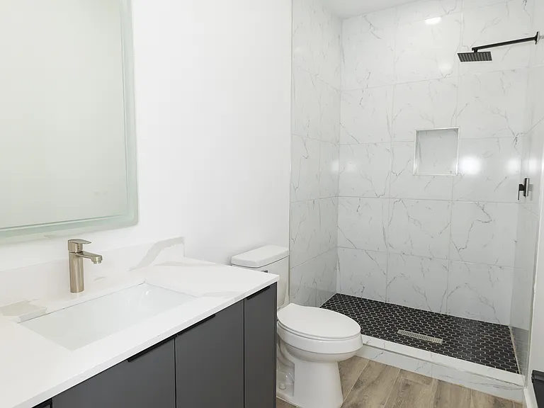 423 W Schunior St #1 — Photo 16