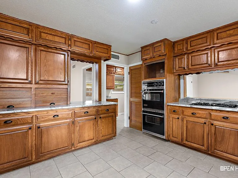 4202 Meadowbrook Dr — Photo 13