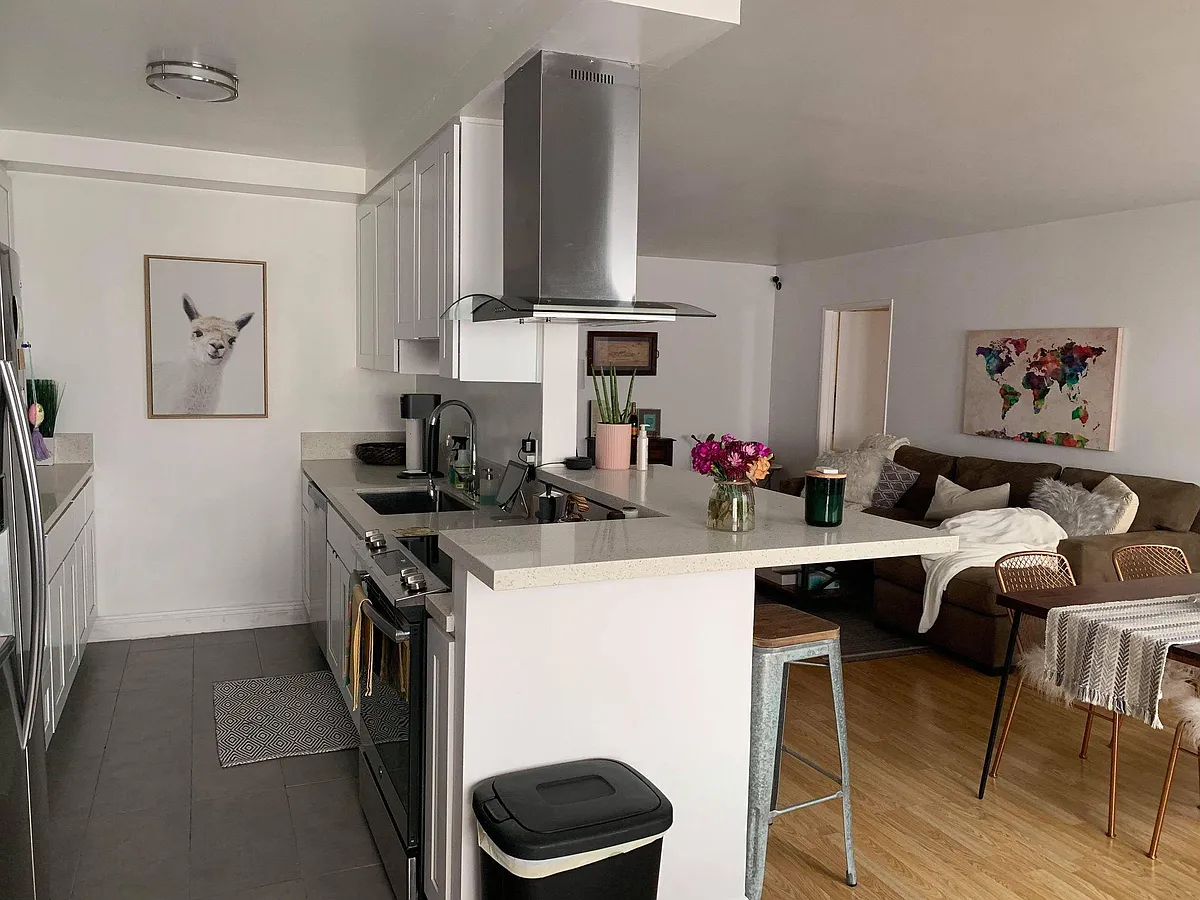 Building Photo - 8710 Delgany Ave #8
