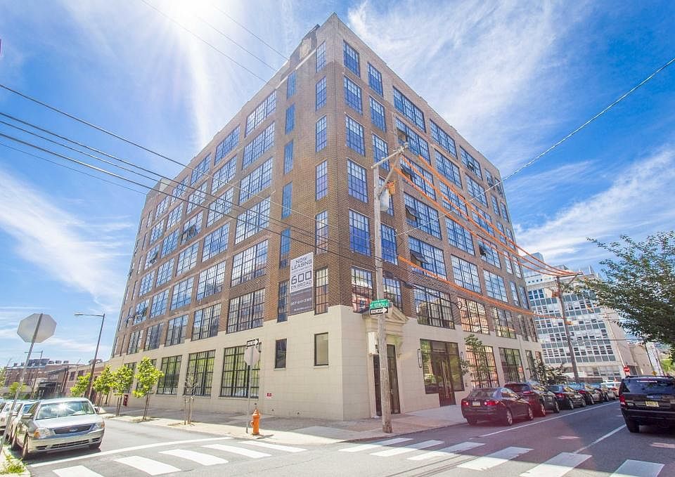 1st image of 1442 Mount Vernon St #3X2