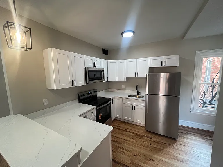 1422 N Van Buren St #2 — Photo 3