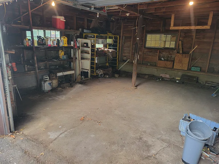 413 S River St — Photo 38