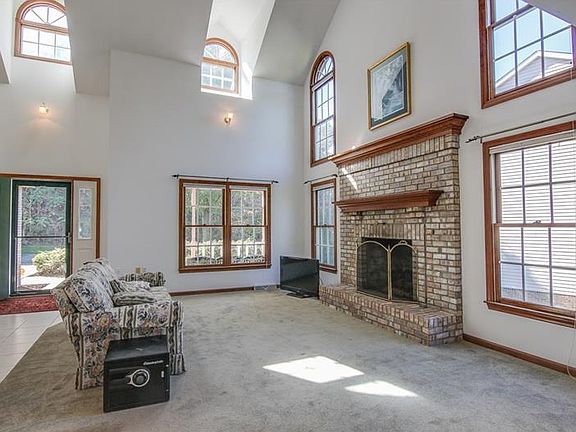 5th image of 202 Hampshire Dr