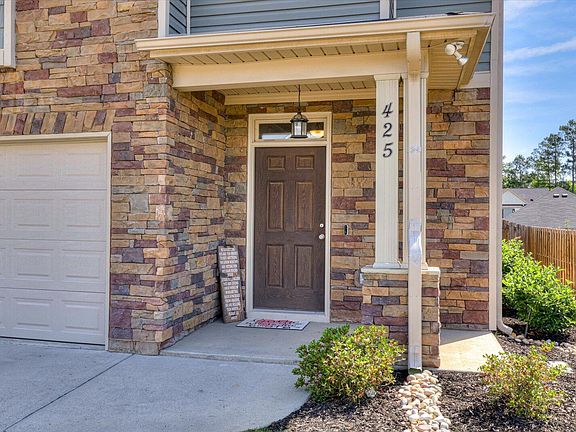 4th image of 425 Arrowwood Drive