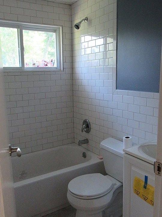 1st image of 135 Dickinson Ave Floor 2