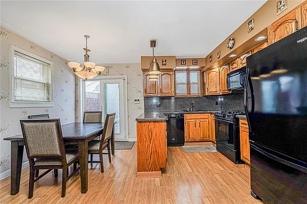Sold by Remax Real Estate Professionals | media 8
