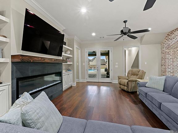 4th image of 36528 Royal Oak Dr