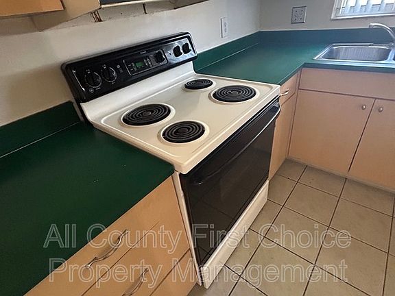 5th image of 928 Lake Palms Dr