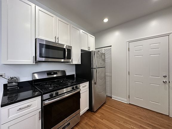 4th image of 1157 W Lunt Ave #4