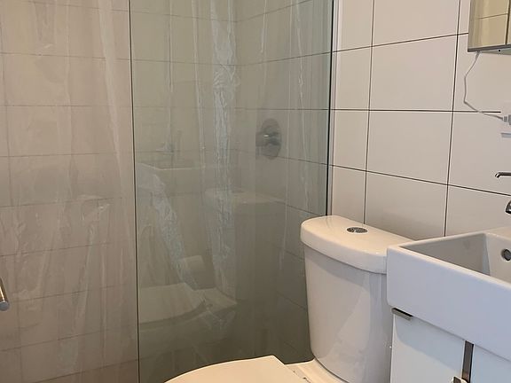 4th image of 72 Herkimer St #3F