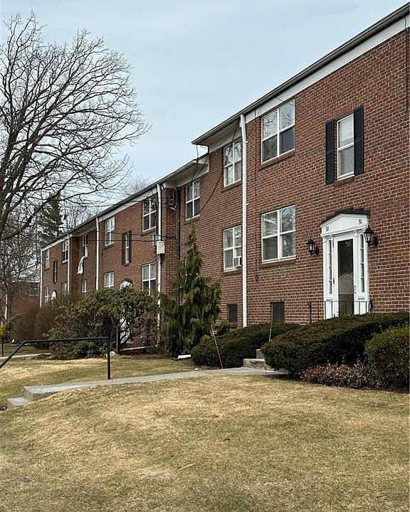 1st image of 32 Arnold Way #32A