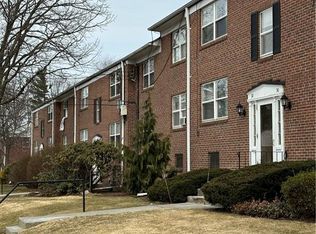 32 Arnold Way #32A, West Hartford, CT 06119