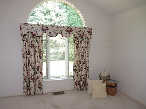 5th image of 1760 Jefferson Ave #1760