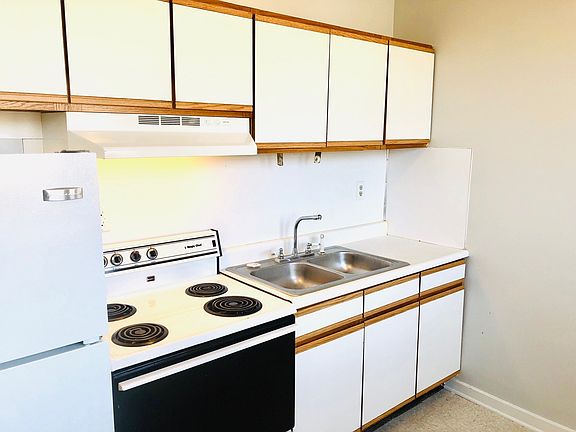 5th image of 334 E Oak St APT 3
