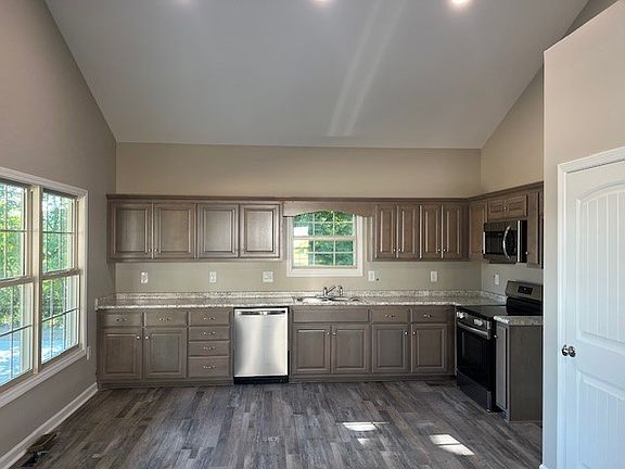 2nd image of 205 Ake St