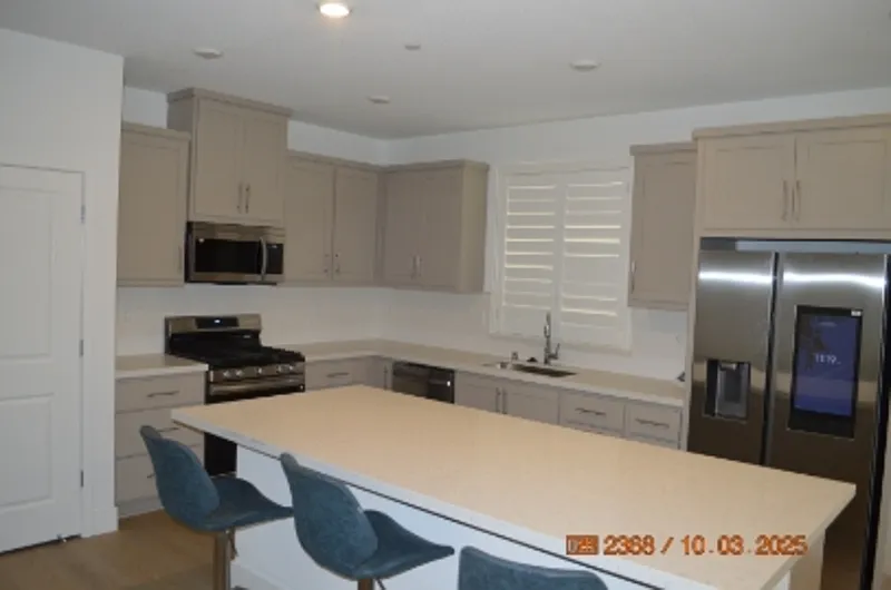 3 bed, 2.0 bath, 1688 sqft, $2,500 — Photo 2