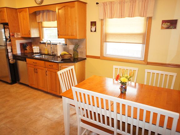 5th image of 61 Carmel Ave